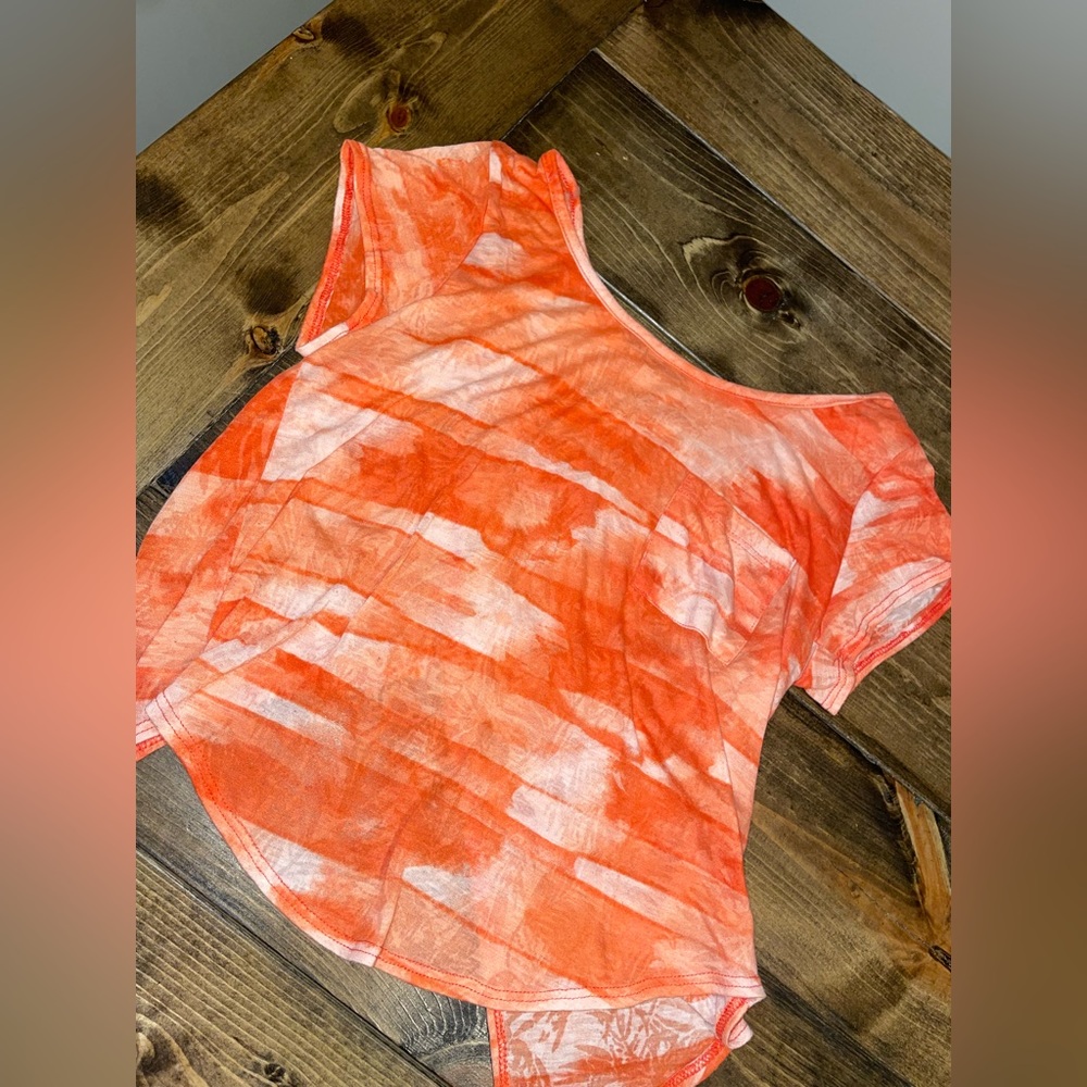Sweet Claire top with opening in back!